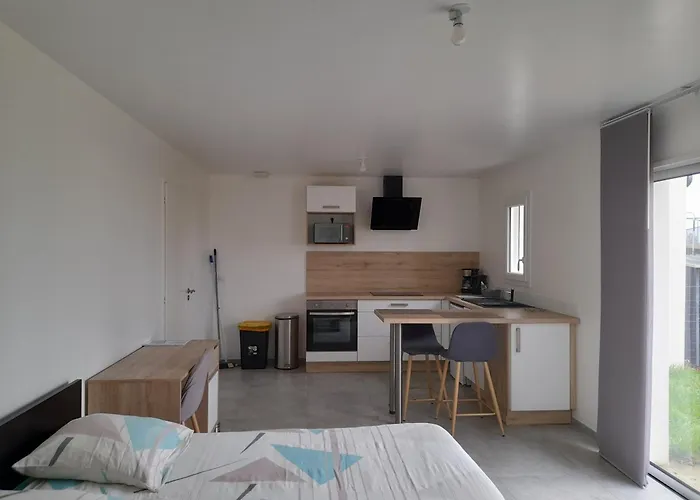 Studio Lumineux Avec Terrasse