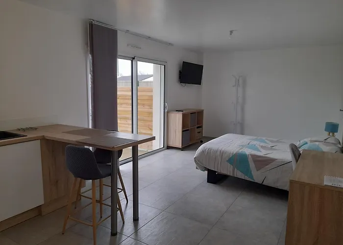 Studio Lumineux Avec Terrasse